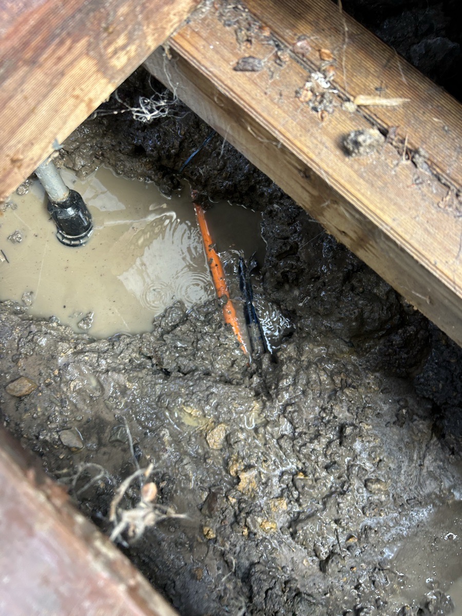 image of a leak in the ground